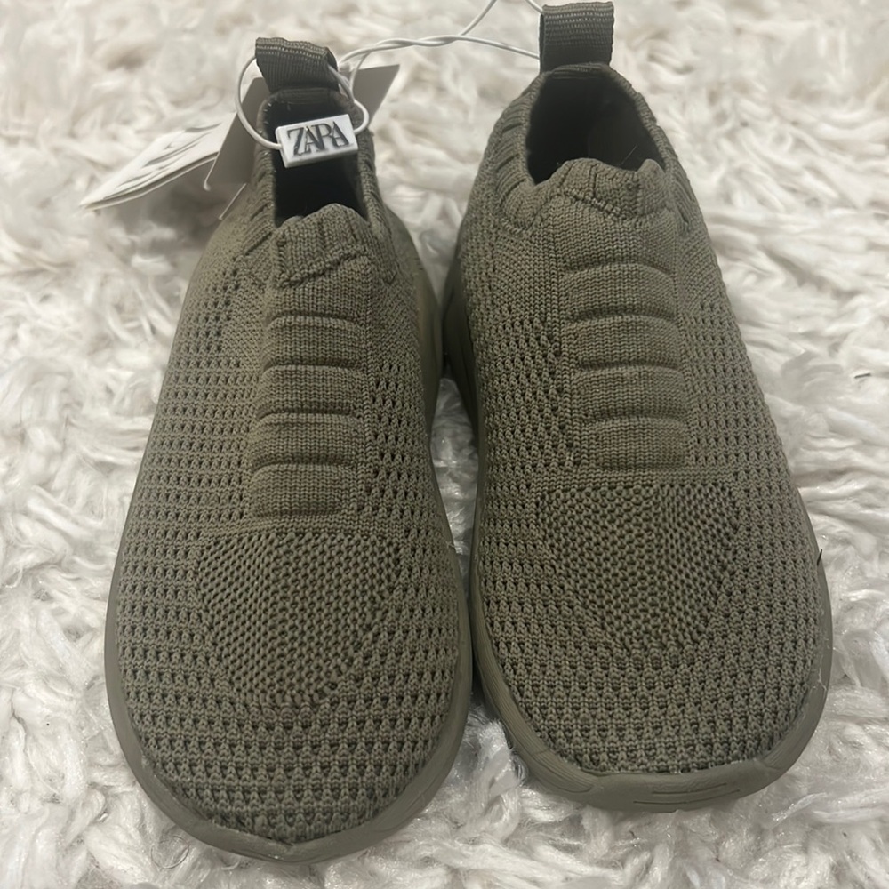 NWT ZARA Toddler Green Sock Sneakers Size 7 (23)